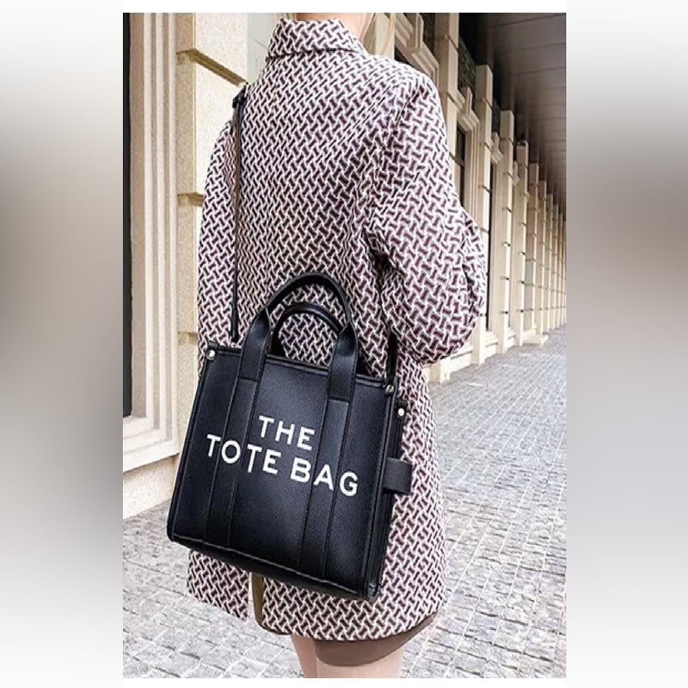 NWT! The Tote Bag With Shoulder Strap Boutique Brand - Picture 2 of 6